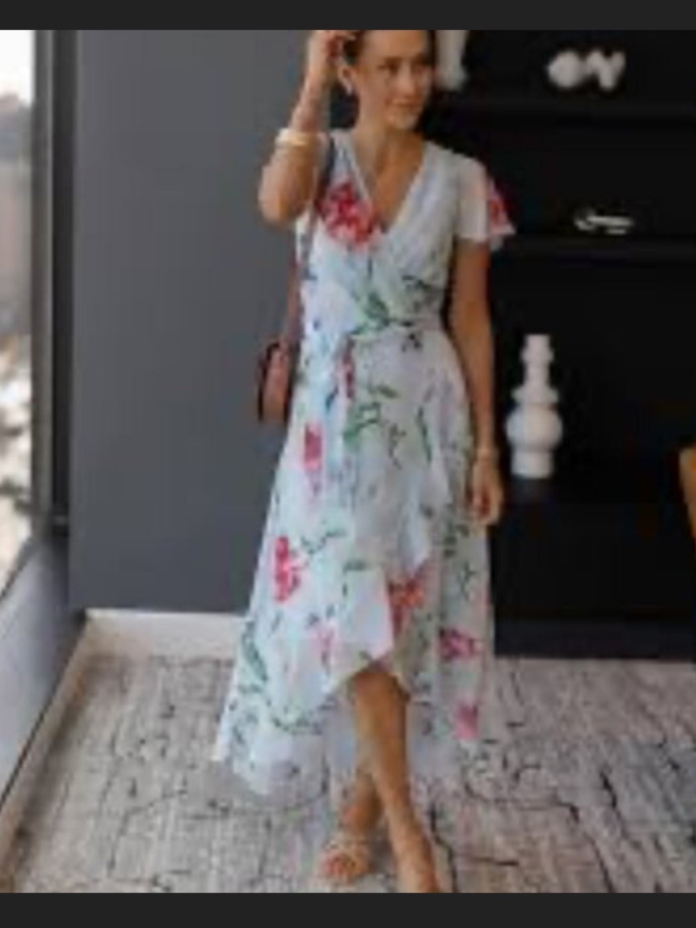 Like new white house black market garden party floral midi wrap dress Size 4